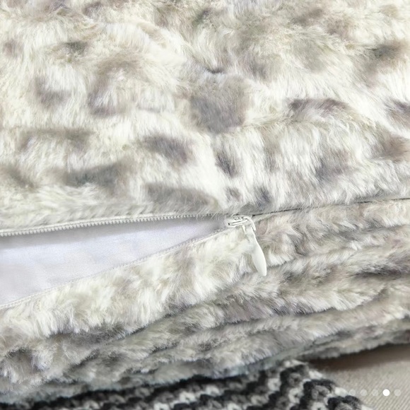 Faux Fur White Leopard Print Pillow Case 18” x 18” - Picture 5 of 7
